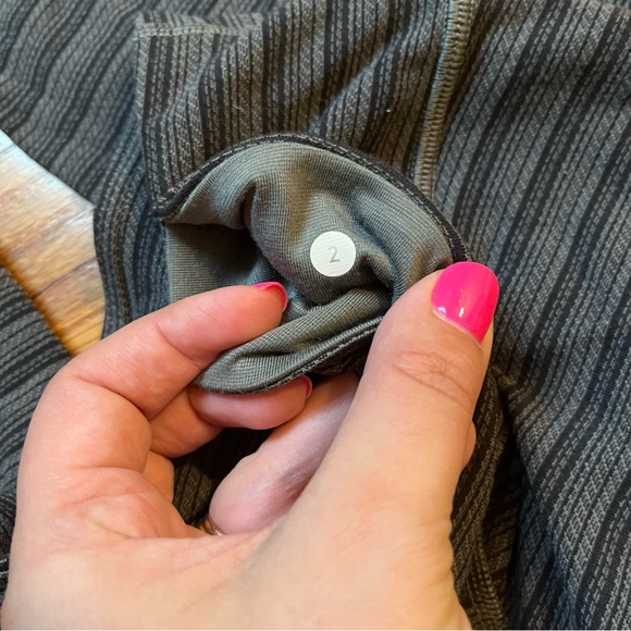 Lululemon gray and black striped leggings size 2 - Picture 3 of 5